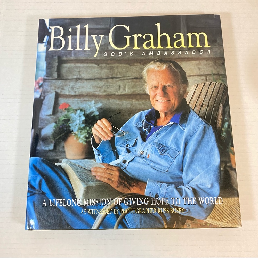 Billy Graham, God's Ambassador: A Lifelong Mission of Giving Hope… by Russ Busby